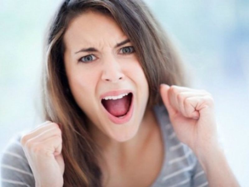 Em gái mưa gây khó chịu cho người yêu
