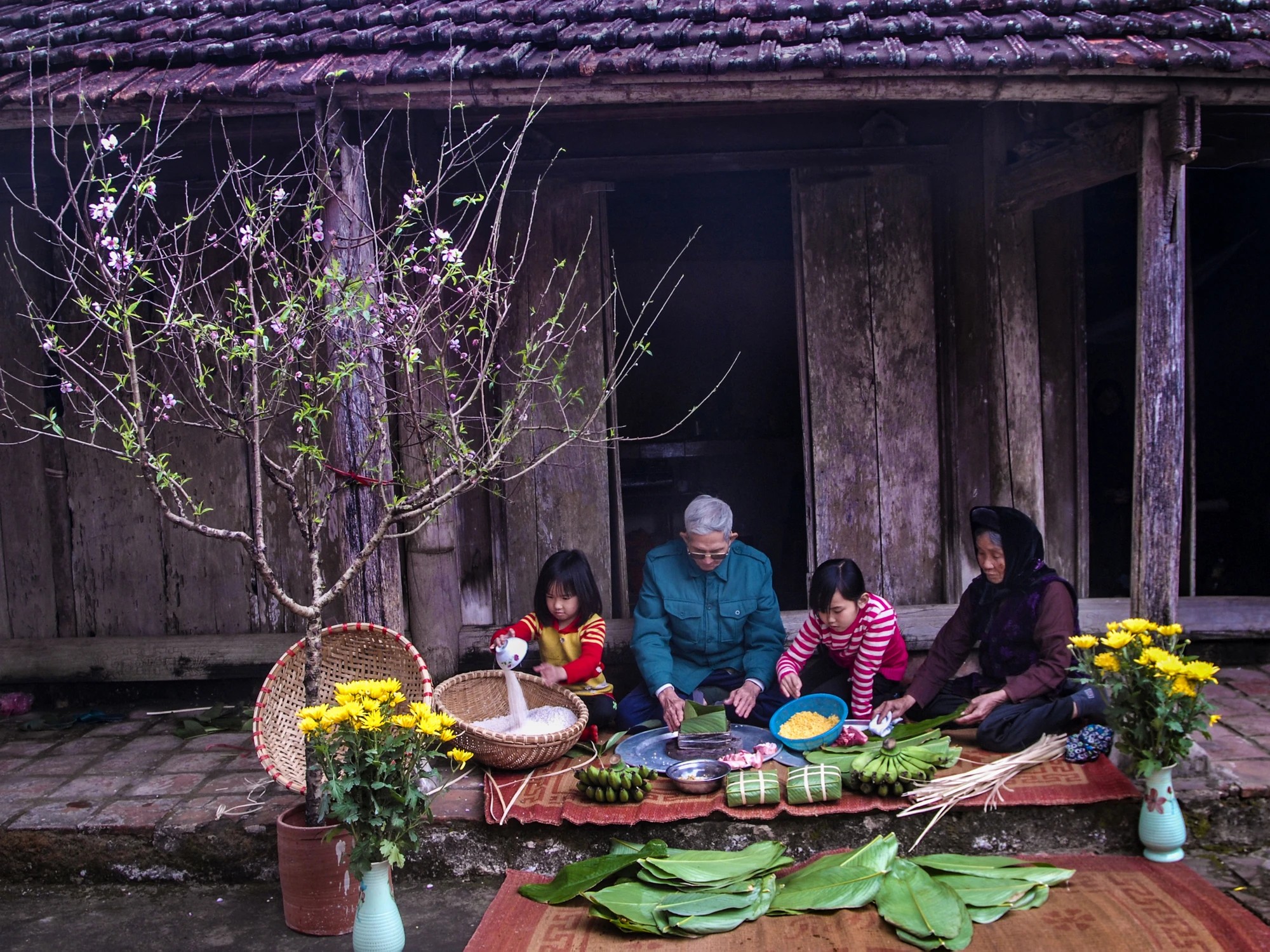 Bàn thờ gia tiên ngày Tết Nguyên Đán