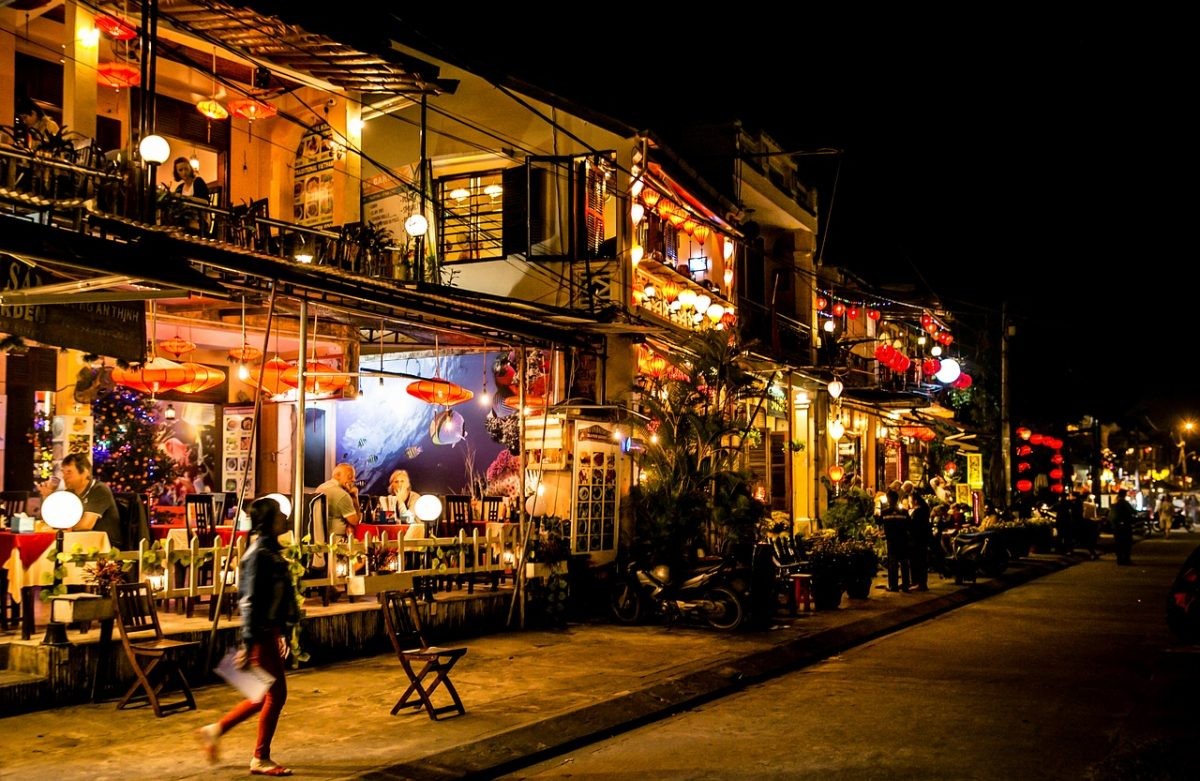 Góc phố cổ Hội An với đèn lồng rực rỡ