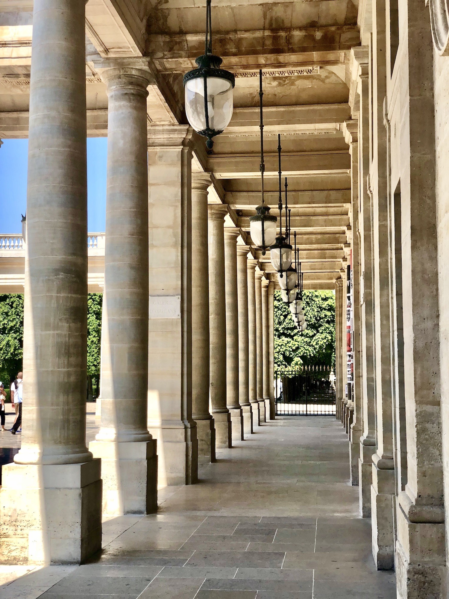 Tắm nước ấm sau khi đến Paris