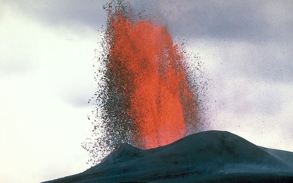 Dòng nham thạch phun trào từ núi lửa ở Hawaii, 1983