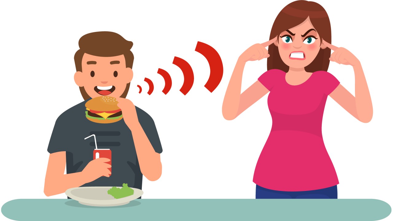 Người đàn ông bịt tai vì tiếng ồn