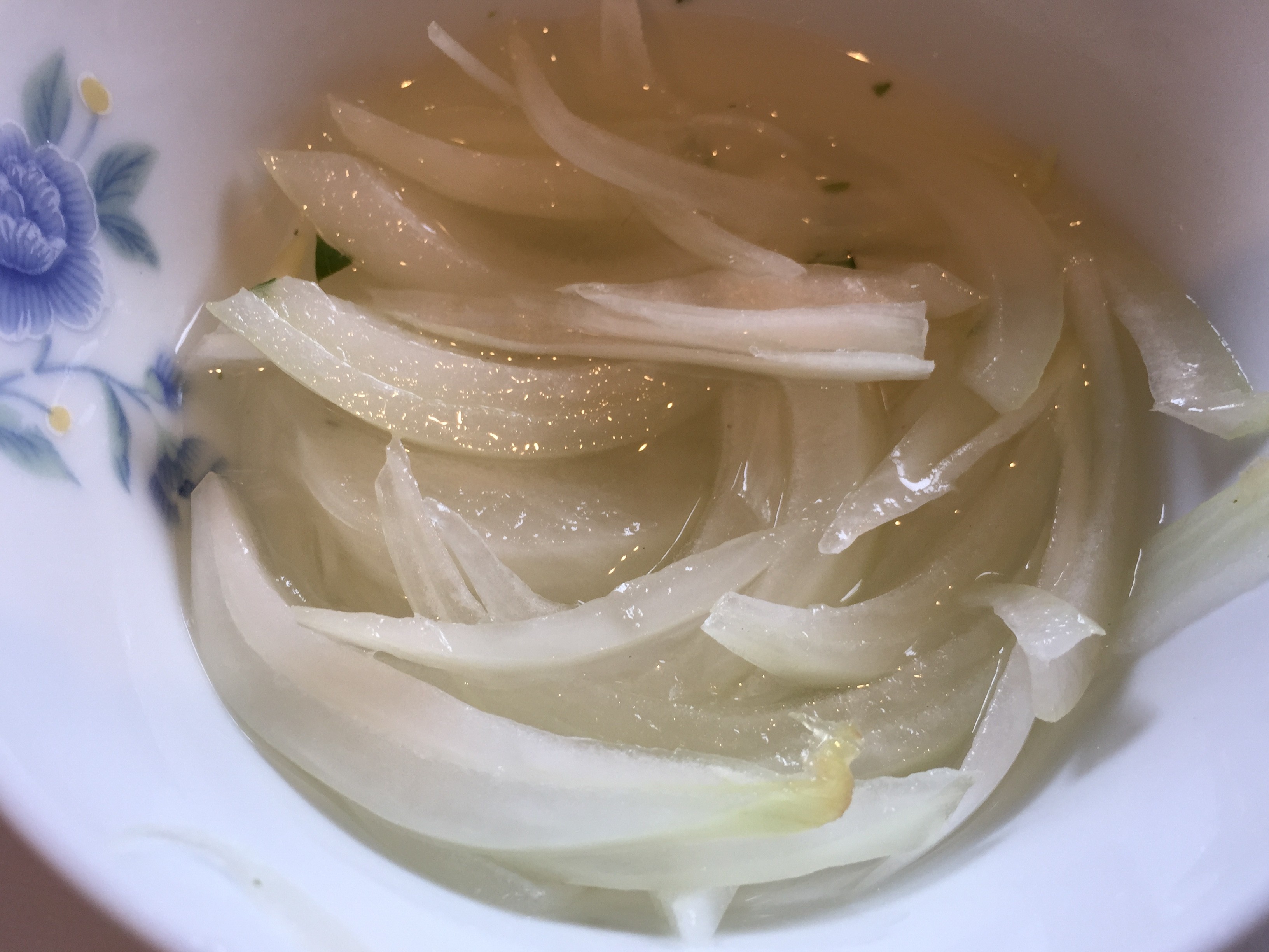 Luộc thịt heo cho món gỏi tôm thịt