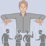 Người giúp đỡ người khác nhưng lại bị hiểu lầm