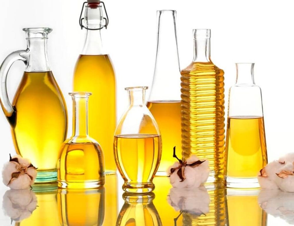 Dầu thực vật và mỡ động vật đều là nguồn cung cấp lipid quan trọng cho cơ thể, đóng vai trò thiết yếu trong nhiều chức năng sinh học.