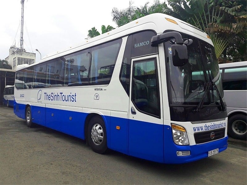 Hình ảnh xe khách chất lượng cao Thesinhtourist đi từ Hà Nội đến Huế với thiết kế hiện đại và tiện nghi