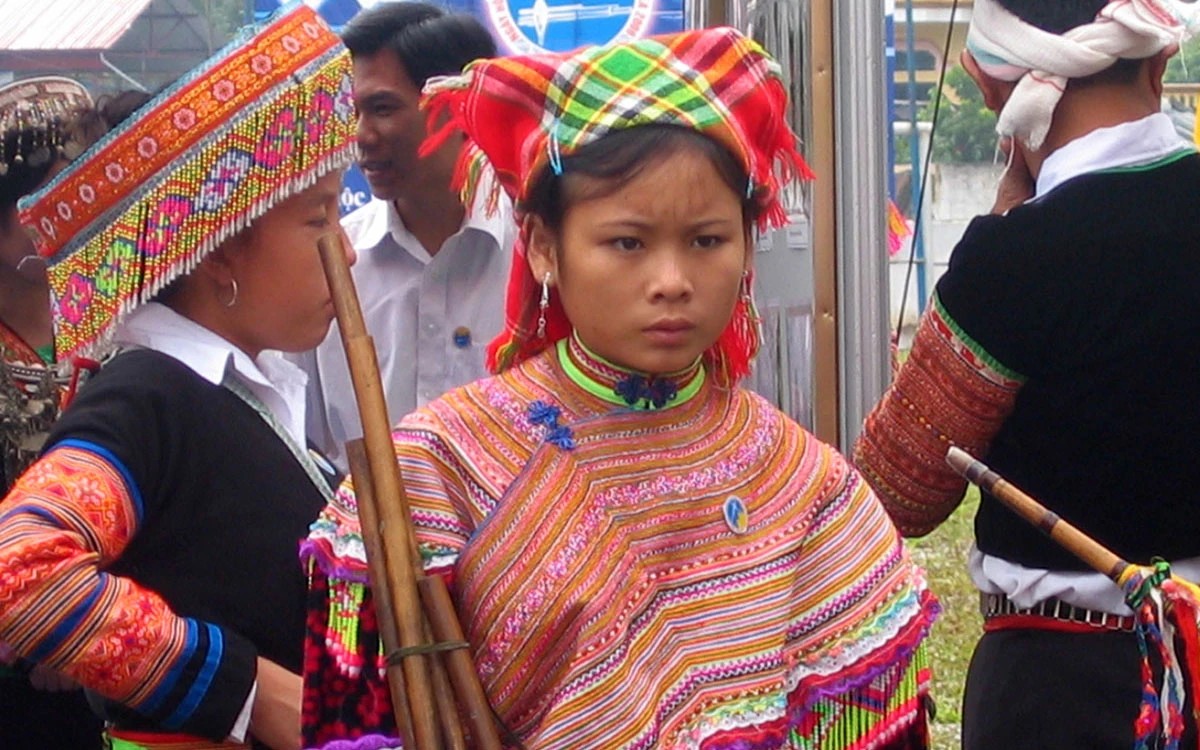 Thiếu nữ H'Mông