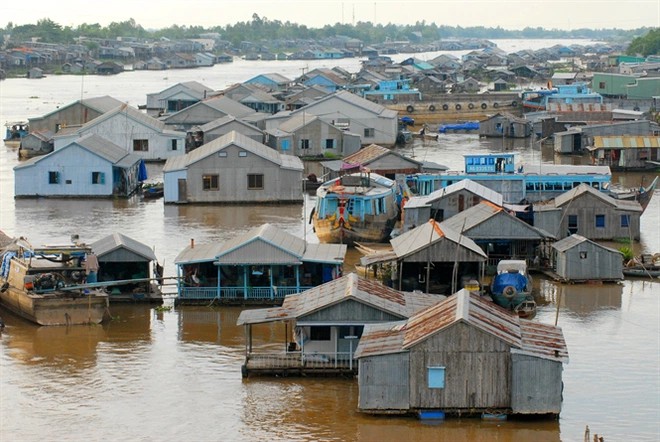 Nhà nổi ở Đồng bằng Sông Cửu Long thích ứng với lũ lụt