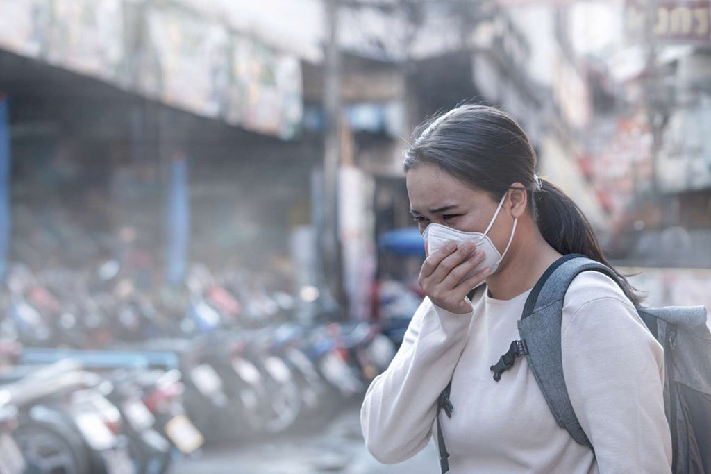 Người bị ảnh hưởng bởi khói bụi