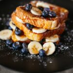 Một bữa ăn cân bằng dinh dưỡng, đầy đủ rau xanh, protein và carbohydrate, giúp cung cấp năng lượng và dưỡng chất cần thiết cho cơ thể.