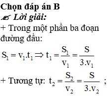 Người đi xe máy trên đường