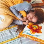 Người đàn ông đang suy nghĩ về giấc mơ