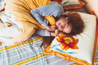 Người đàn ông đang suy nghĩ về giấc mơ