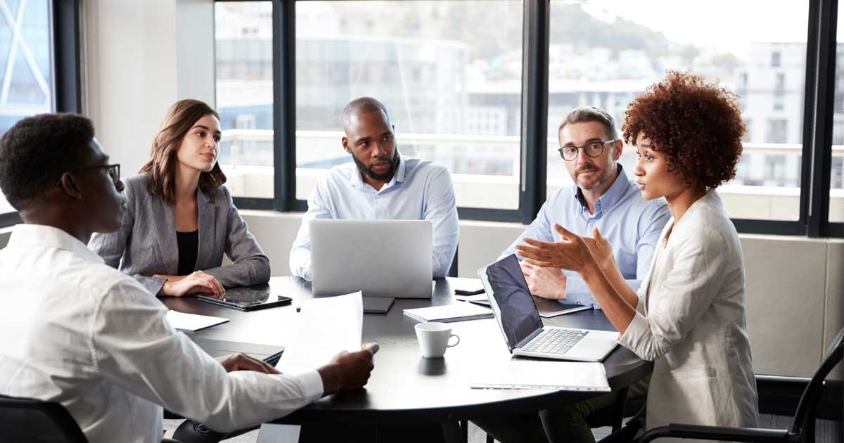 Luyện tập kỹ năng viết tiếng Anh thường xuyên để cải thiện khả năng diễn đạt
