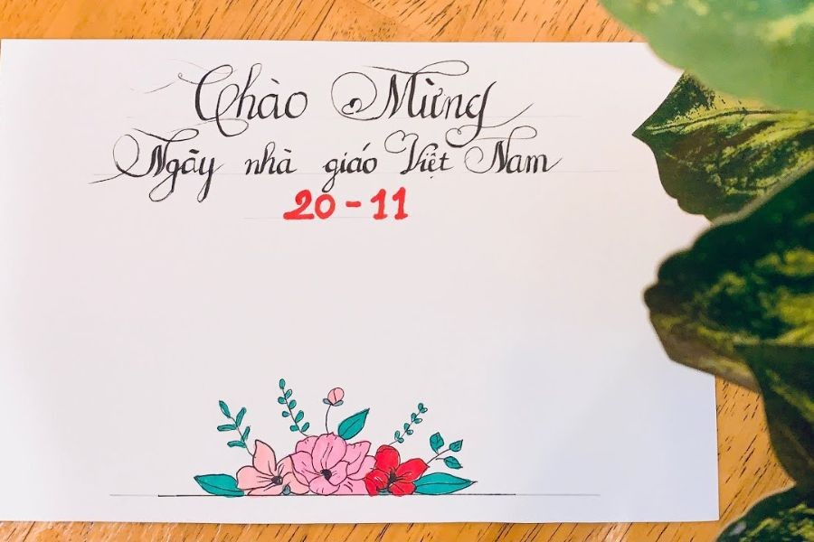 Mẫu trang trí báo tường trên giấy a4 20 11 vẽ tay hình ảnh hoa phượng đỏ (trái) và không gian trường học gần gũi (phải).