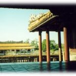 Biểu tượng âm dương thể hiện sự cân bằng giữa hai mặt đối lập
