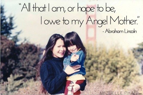 My Tam và mẹ, thể hiện tình cảm gia đình và động lực để thành công.