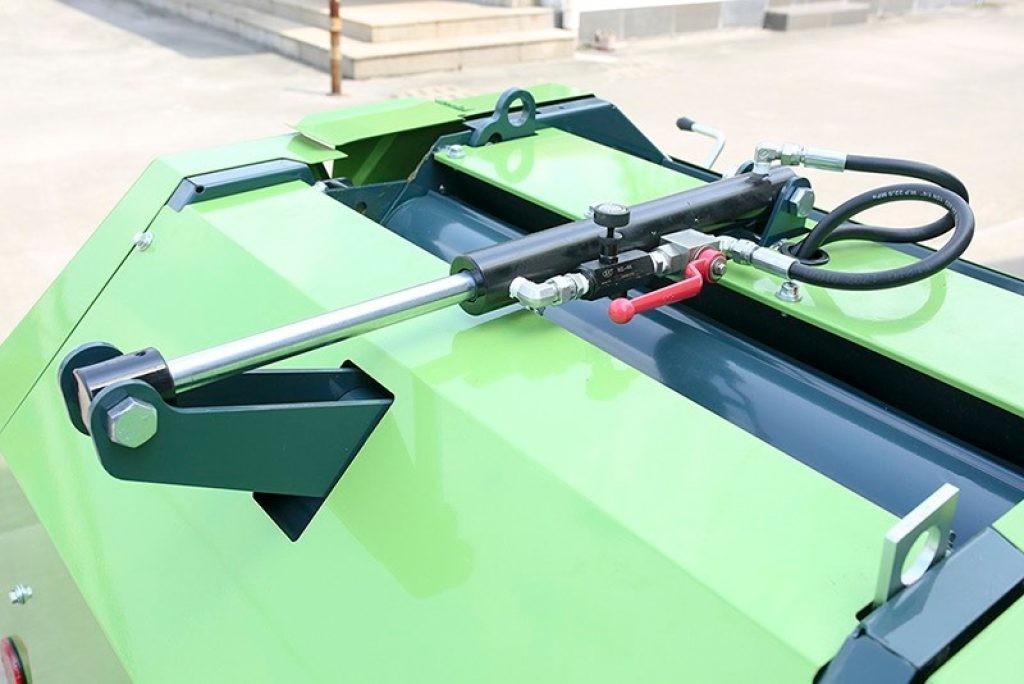 Máy cuốn rơm Kubota