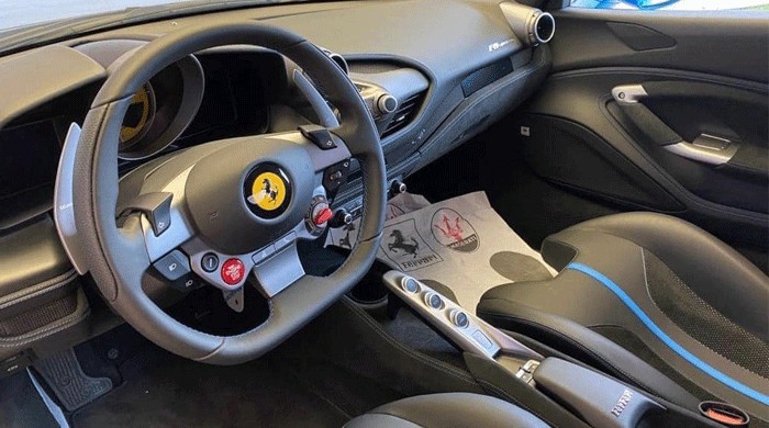 Khoang lái của xe Ferrari F8 Tributo