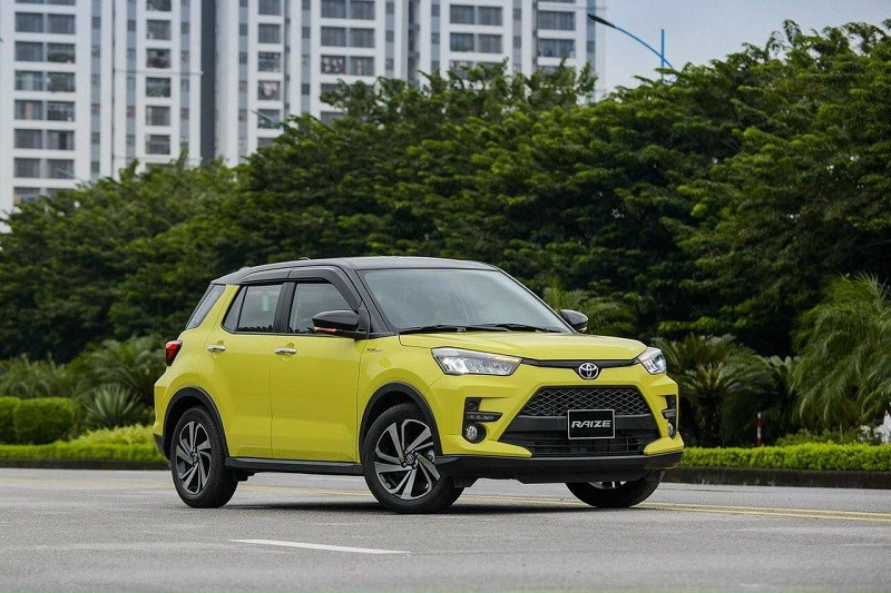 Toyota Raize màu vàng đen