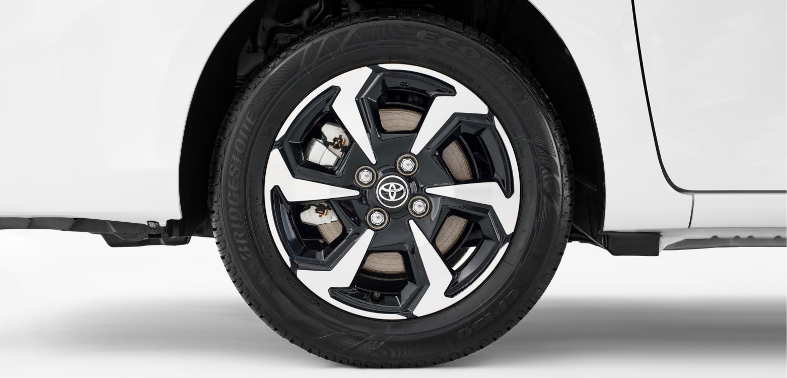 Vành và lốp xe Toyota Vios với mâm xe hợp kim 15 inch
