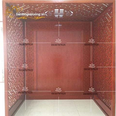 Vách CNC phòng thờ gỗ tự nhiên với họa tiết hoa sen tinh xảo, mang đến vẻ đẹp sang trọng và trang nghiêm