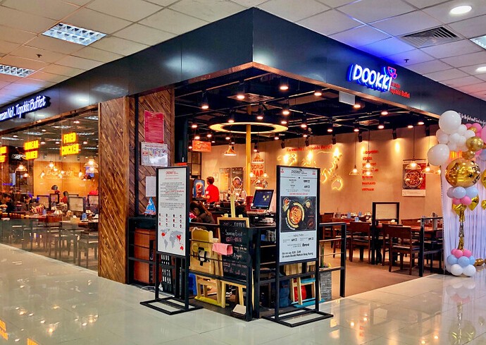 Buffet tokbokki Dookki đa dạng topping và nước sốt