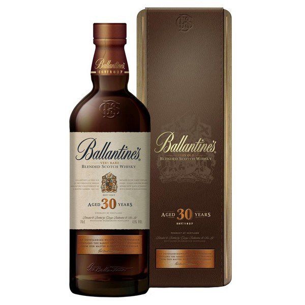 Ảnh chai rượu Ballantine's 30 năm với thiết kế cổ điển, sang trọng, thể hiện sự đẳng cấp và quý phái của dòng rượu whisky lâu năm