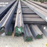 Ứng dụng của thép V trong xây dựng khung nhà xưởng, thể hiện sự chắc chắn và bền bỉ của vật liệu