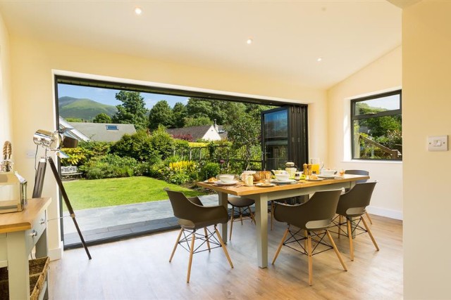 Hồ Ullswater thơ mộng với những con thuyền buồm
