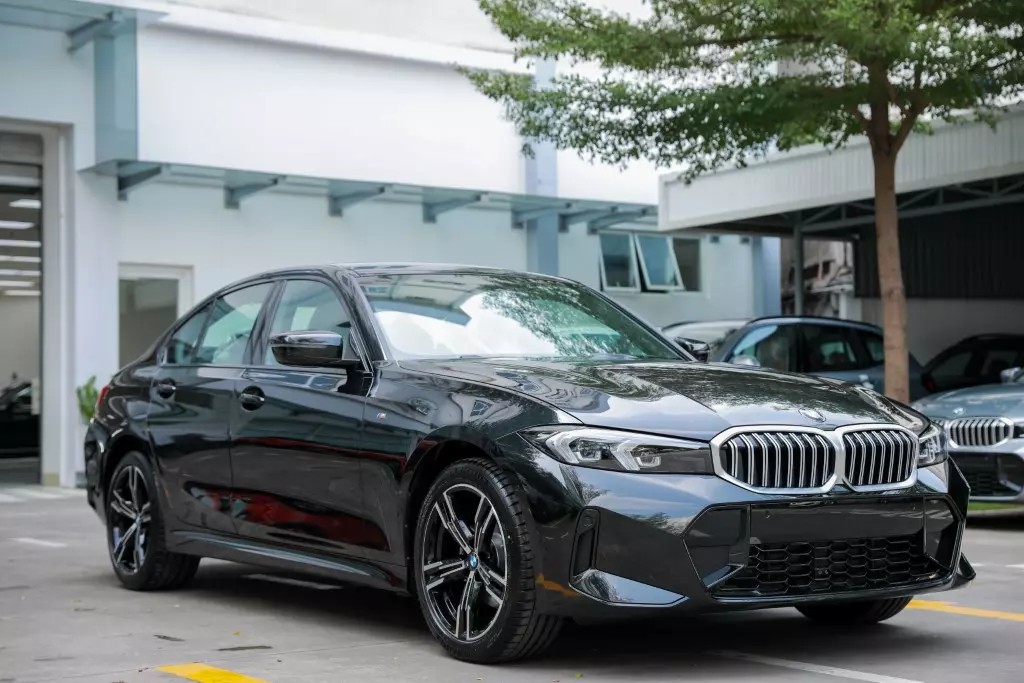 Giá xe BMW 320i mới nhất tại Việt Nam