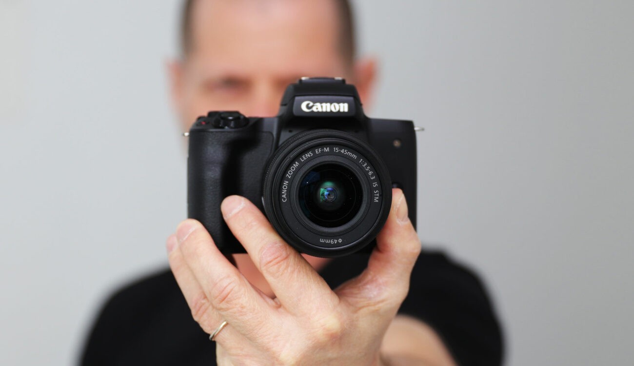 Canon M50 thiết kế nhỏ gọn