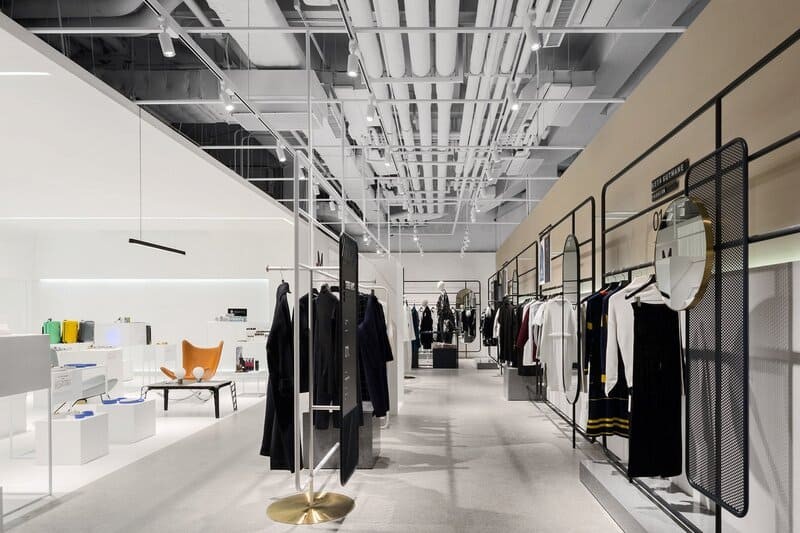 Thiết kế và thi công shop thời trang giúp không gian rộng lớn hơn