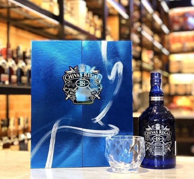 Đặc điểm của rượu Chivas 18 Blue