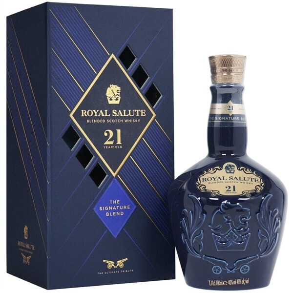 Hình 2. Chivas 21 700ml là thiết kế cổ điển nhất