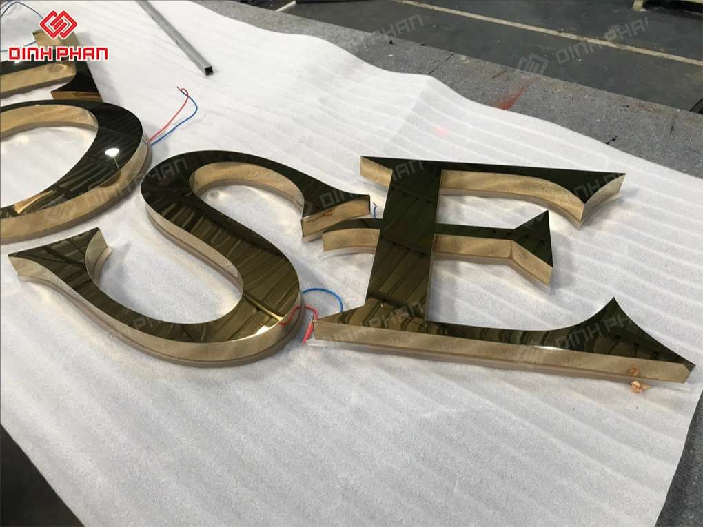 Chữ inox vàng gương sang trọng