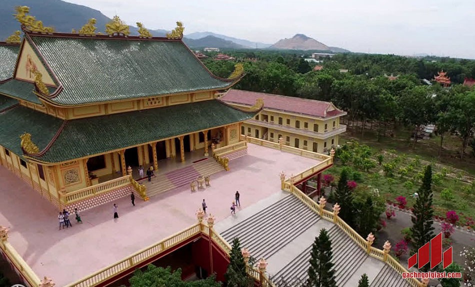 Ngói âm dương lợp chùa