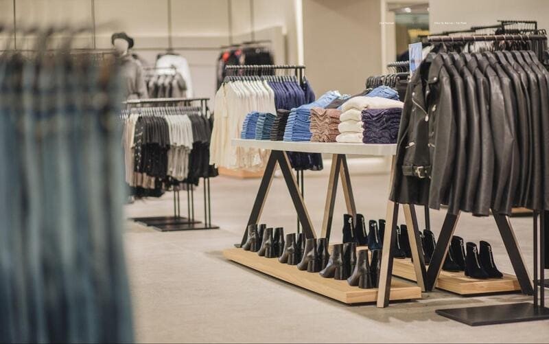 Báo giá thiết kế shop thời trang, bao gồm chi phí nhập hàng
