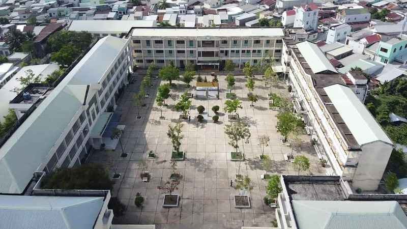 Khuôn viên trường THPT Nguyễn Trung Trực Rạch Giá Kiên Giang