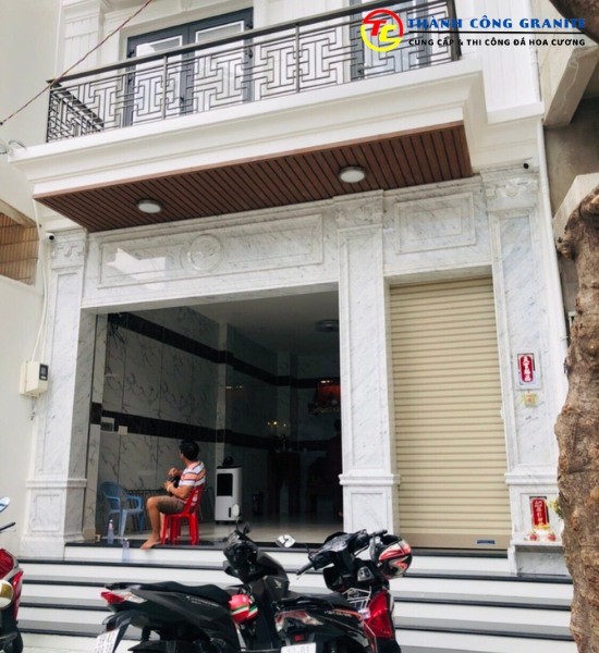 Da Granite Tu Nhien Mau Trang Op Mat Tien