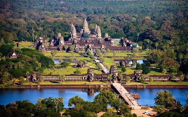 Ăng Co Vát là công trình kiến trúc tiêu biểu của quốc gia Campuchia, thể hiện sự hùng vĩ của kiến trúc Khmer
