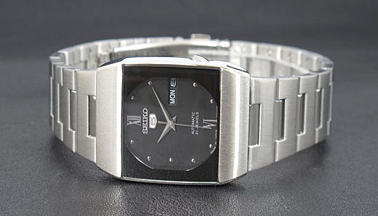 Đồng hồ Seiko 5 chặt góc mặt vuông