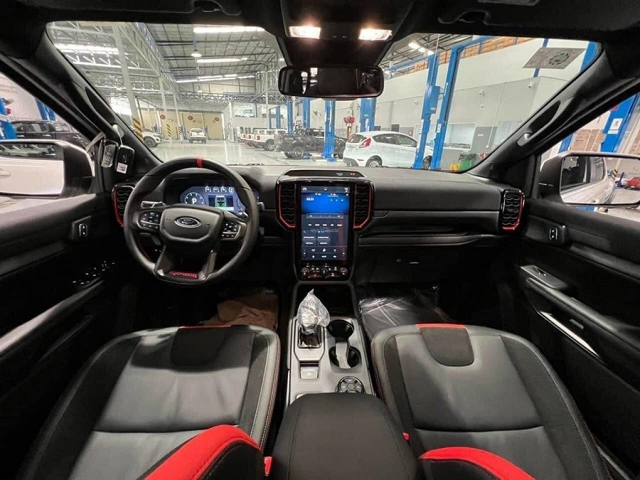 Nội thất Ford Ranger Raptor 2025