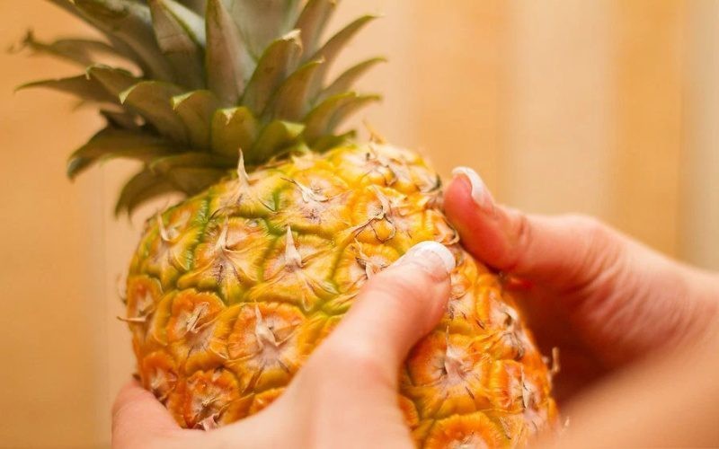 Cách chọn dứa ngon và ngọt tại chợ