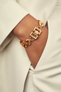 Bảo quản lắc tay vàng 18k