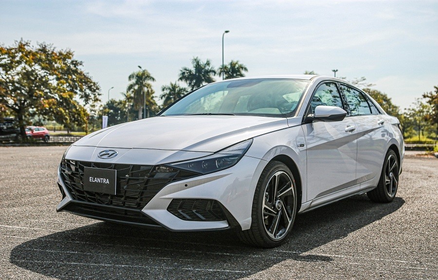 Giá lăn bánh xe ô tô Hyundai Elantra và các yếu tố ảnh hưởng