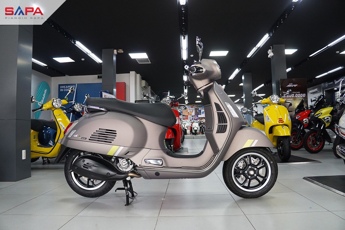Giá xe Vespa GTS 300 Super Tech 2023