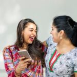 Hình ảnh mọi người cùng nhau xây dựng