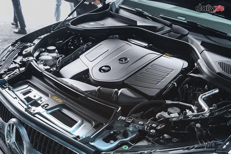 Động cơ và khả năng vận hành của xe Mercedes GLC 200