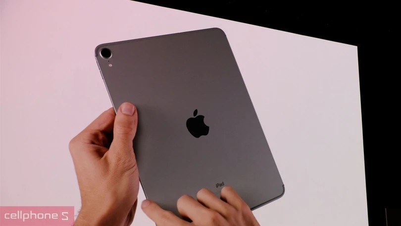 Năm 2015: Ra mắt iPad Pro thế hệ đầu và iPad Mini 4